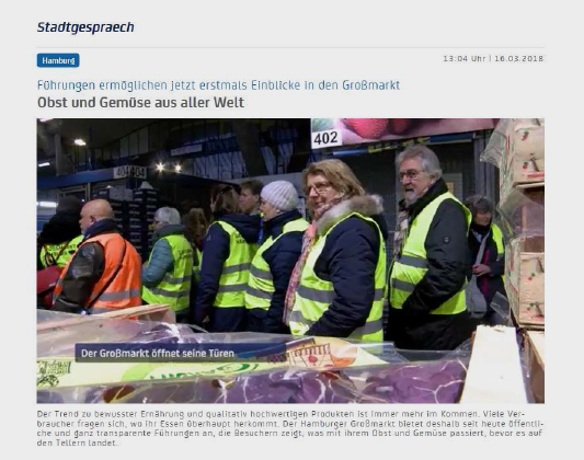 Joachim Köhler führt eine Gruppe durch die Großmarkthalle
