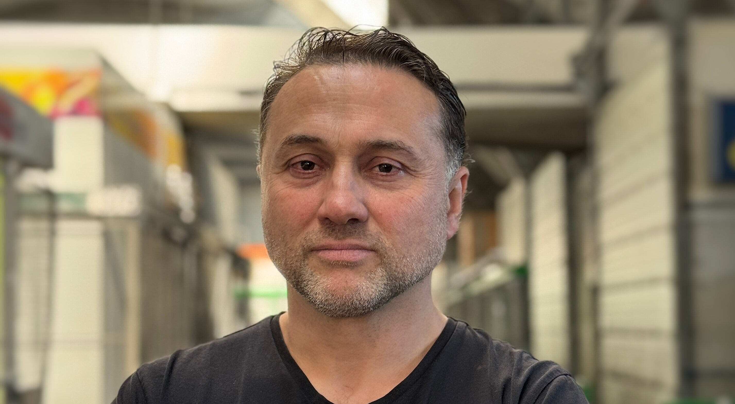 Erkan Dede in der Halle