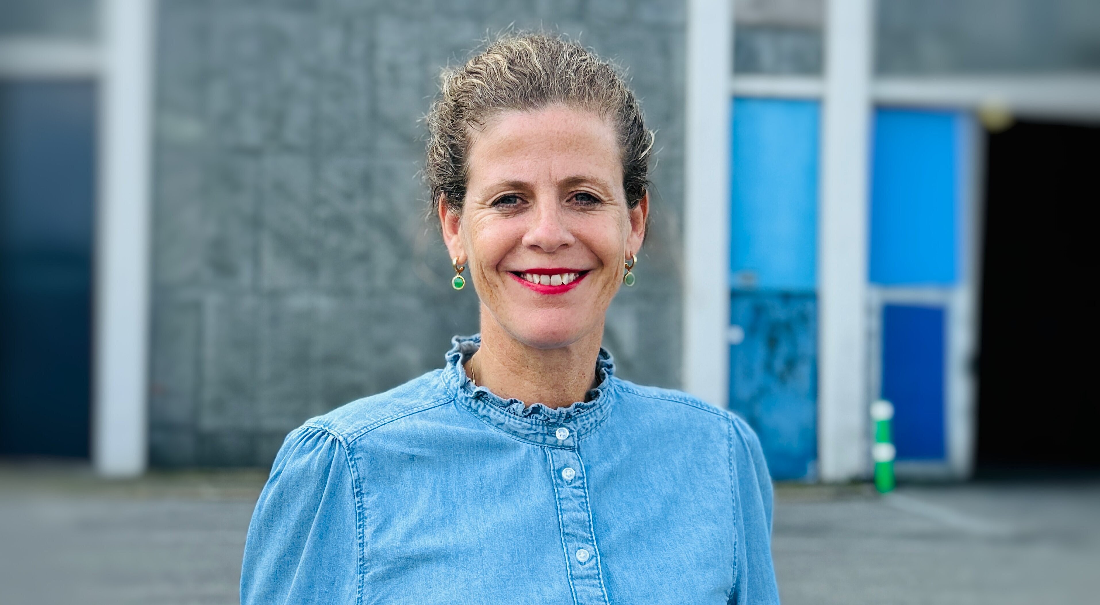 Ein Foto von Alexandra Adler aus der Markting Leitung und Öffentlichkeitsarbeit auf dem Dach der Großmarkthalle