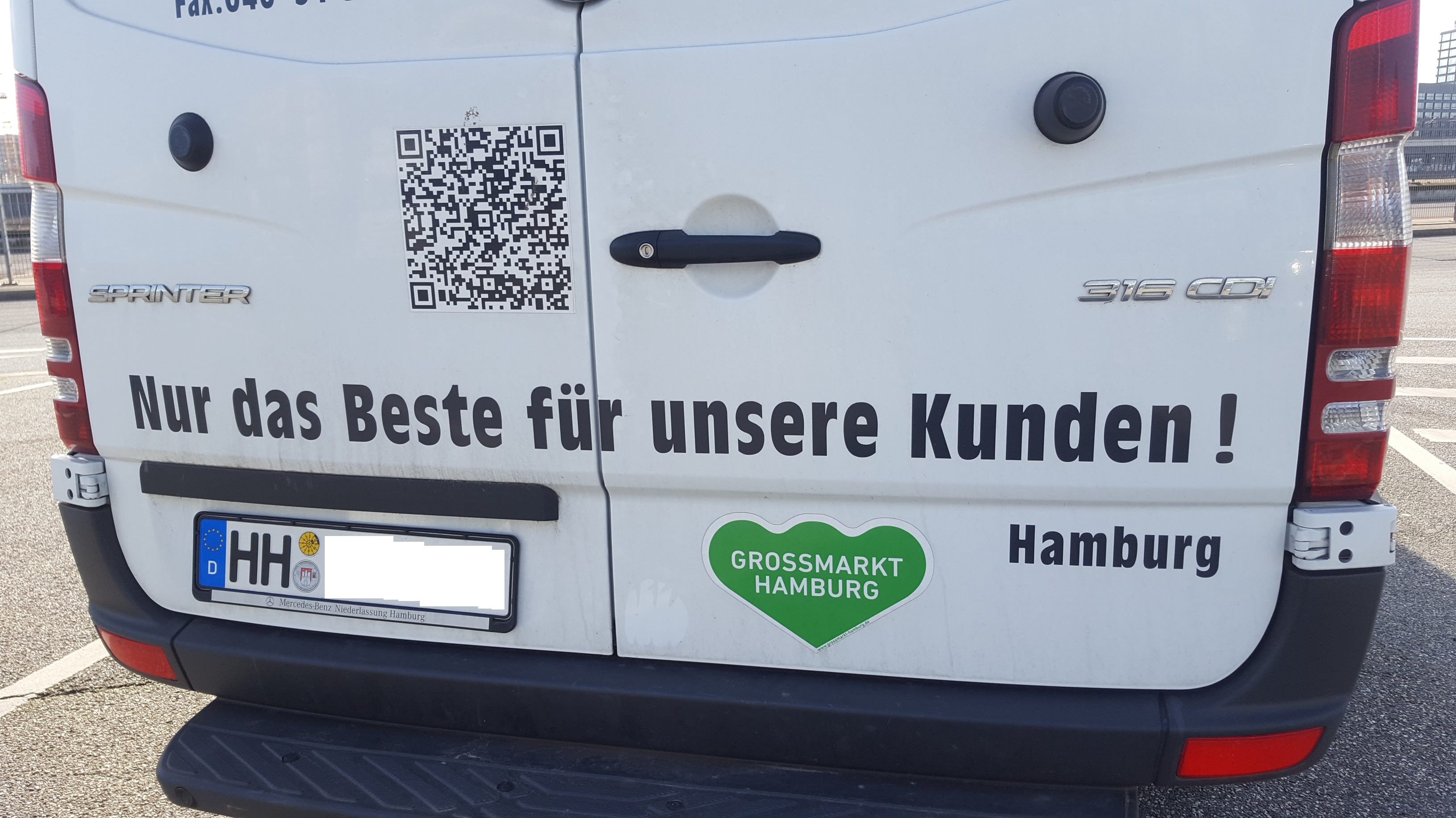 Beklebung mit Großmarkt Sticker Ein Transporter beklebt mit dem Großmarkt Sticker